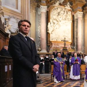 Le prince Emmanuel Philibert de Savoie, prince de Venise et de Piémont, duc de Savoie et Vittoria de Savoie, princesse de Carignan et marquise d'Ivrée réunis en mémoire du prince Victor-Emmanuel à la basilique de Superga le 1er février 2025 à Turin en Italie.  © Lucia Sabatelli/Bestimage