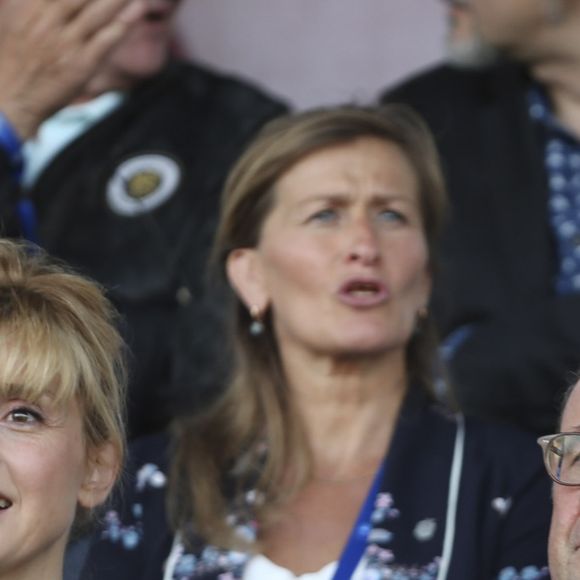 François Hollande et sa compagne Julie Gayet assistent au match amical féminin de football entre la France et la Chine à Créteil le 31 mai 2019. La France a remporté le match sur le score de 2 buts à 1.  © Michael Baucher/Panoramic/Bestimage