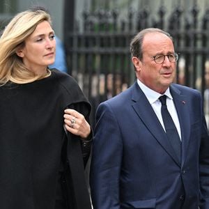 Le parquet avait requis douze mois de prison ferme, tandis que leur avocate dénonçait une "justice à deux vitesses".

Julie Gayet et François Hollande en la basilique Sainte-Clotilde à Paris (7ème) le 12 juin 2026. L’ancienne première dame de France est décédée le 5 juin 2026 à l’âge de 93 ans. © Jacovides / Liewig / Bestimage