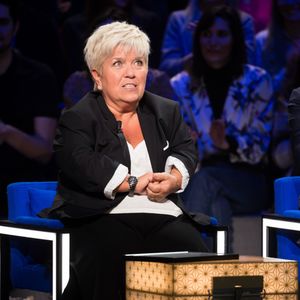 Mimie Mathy a également ajouté : "On se retrouve au bar-restaurant de l'hôtel, à nos frais je le précise".

Exclusif - Mimie Mathy à l'enregistrement de l'émission "La Boîte à secrets 4" à Paris,le 23 janvier 2020

Photo : Tiziano Da Silva / Bestimage