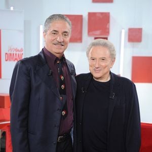 Simon Abkarian et Antonin Baudry évoquent leur travail autour de La Bataille de Gaulle.

 Simon Abkarian, Michel Drucker et Antonin Baudry lors de l'enregistrement de l'émission Vivement dimanche édition spéciale intitulée 'Général de Gaulle' au studio Rive gauche, présentée par M.Drucker et diffusée le 11 octobre sur France 3, à Paris, France, le 30 septembre 2026. © Guillaume Gaffiot/Bestimage