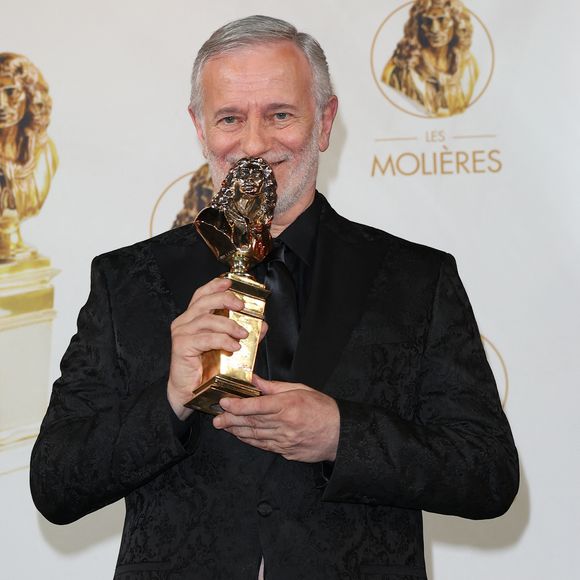 Francis Huster (Molière d'honneur) - 35ème cérémonie des Molières aux Folies Bergère à Paris le 6 mai 2024. © Coadic Guirec / Bestimage