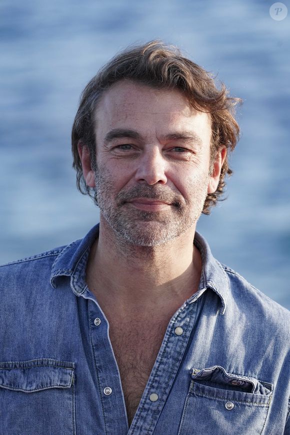 Patrick Puydebat durant le photocall sur le ponton du Majectic pour la série "Les Mystères de l'Amour" dans le cadre de Canneseries saison 3 au Palais des Festivals à Cannes, le 10 octobre 2020.
© Norbert Scanella / Panoramic / Bestimage