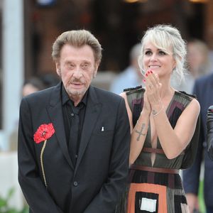 Johnny Hallyday et sa femme Laeticia Hallyday et Virginie Coupérie-Eiffel - Remise du Prix Eiffel avec Johnny et Laeticia Hallyday - Record du saut en hauteur de la ville de Paris / EOS - Longines Paris Eiffel Jumping à la plaine de Jeux de Bagatelle à Paris le 1er juillet 2016. Cette remise de prix est le prologue de la soirée au profit de l'association "La bonne étoile" de Laeticia Hallyday.
© Pierre Perusseau / Bestimage