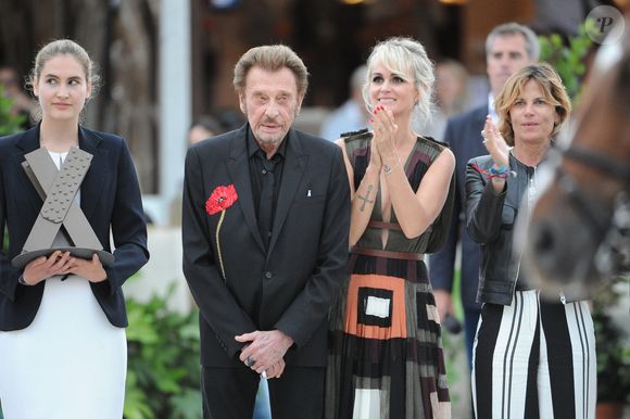 Johnny Hallyday et sa femme Laeticia Hallyday et Virginie Coupérie-Eiffel - Remise du Prix Eiffel avec Johnny et Laeticia Hallyday - Record du saut en hauteur de la ville de Paris / EOS - Longines Paris Eiffel Jumping à la plaine de Jeux de Bagatelle à Paris le 1er juillet 2016. Cette remise de prix est le prologue de la soirée au profit de l'association "La bonne étoile" de Laeticia Hallyday.
© Pierre Perusseau / Bestimage