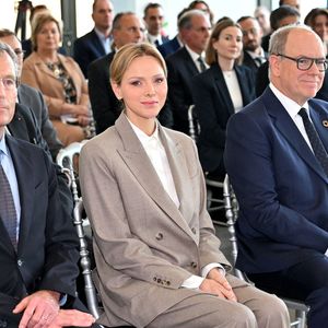 Le prince Albert II de Monaco et la princesse Charlene ont visité en compagnie de M. Thomas Bataglione, l'administrateur et directeur général de la SMEG, le nouveau siège social de la société, installé dans le quartier de Fontvieille à Monaco, le 15 octobre 2025. © Bruno Bebert / Bestimage