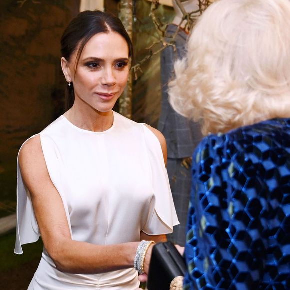 Et surtout quelle silhouette ! 

Victoria Beckham et la reine Camilla d'Angleterre à Gloucestershire estate, Highgrove Gardens, Tetbury, Gloucestershire.