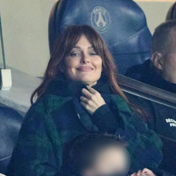 Caroline Receveur et son fils Marlon - Célébrités dans les tribunes du match de Ligue 1 McDonald's opposant le Paris Saint-Germain (PSG) à Lyon (3-1) au Parc des Princes à Paris le 15 décembre 2024. © Cyril Moreau/Bestimage