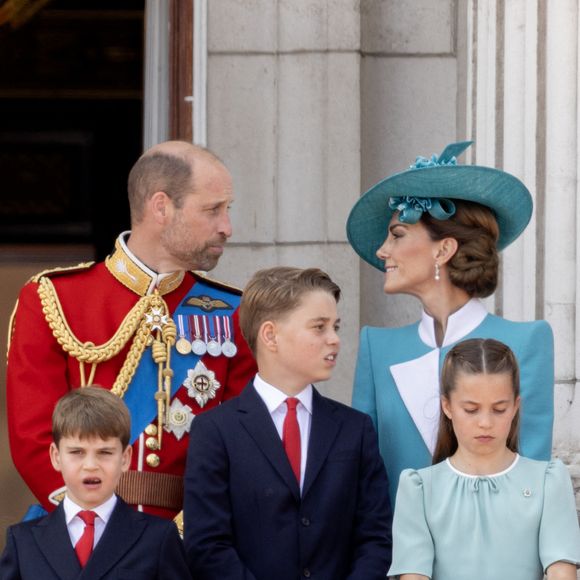 Le prince William, prince de Galles, Le prince Louis de Galles, Le prince George de Galles, Catherine (Kate) Middleton, princesse de Galles, La princesse Charlotte de Galles - Les membres de la famille royale britannique au balcon de Buckingham Palace lors de la cérémonie Trooping the Colour à Londres, le 14 juin 2025. 
© Goff Inf / Bestimage