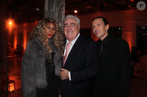 Mia Frye avec son mari Michel Ressiga et Jean-Michel Aubrun -  31ème Gala de l’Espoir donné au profit de la recherche contre le cancer au théâtre des Champs-Elysée à Paris le 14 octobre 2025. © Philippe Baldini/Bestimage