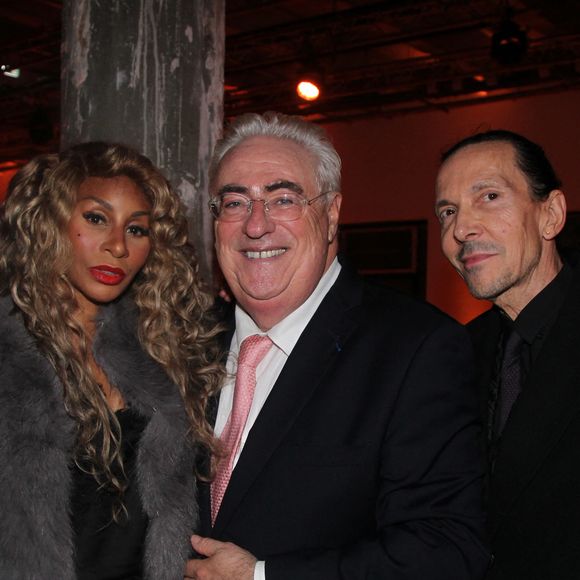 Mia Frye avec son mari Michel Ressiga et Jean-Michel Aubrun -  31ème Gala de l’Espoir donné au profit de la recherche contre le cancer au théâtre des Champs-Elysée à Paris le 14 octobre 2025. © Philippe Baldini/Bestimage