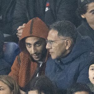 Roschdy Zem et son fils Chad Zem - Célébrités dans les tribunes de la 8ème de finale de la coupe de France de football entre le PSG contre Brest (3-1) au Parc des Princes à Paris le 7 février 2024. © Cyril Moreau/Bestimage
