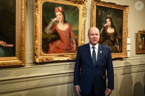 Vendu bien avant le XXe siècle, il n’a jamais été connu par le prince Albert Ier de Monaco ni par son père Rainier III de Monaco. 

Exclusif - S.A.S Le Prince de Monaco lors de l'inauguration de l'exposition "De Monaco à Chantilly, une princesse des lumières en quête de liberté au château de Chantilly, France, le 18 octobre 2025. © Cyril Moreau/Bestimage