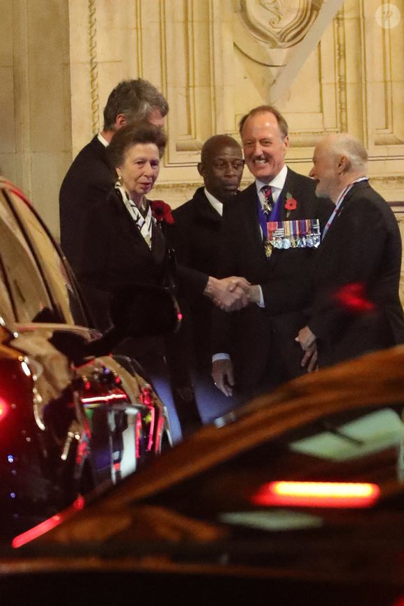 La princesse Anne - Les membres de la famille royale d'Angleterre à la sortie du Festival du souvenir (Festival of Remembrance) au Royal Albert Hall, Londres Backgrid UK/ Bestimage