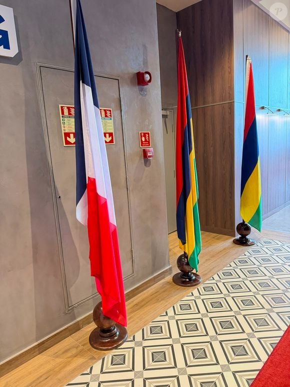 Exclusif - Stéphane Plaza, en voyage d'affaire pour trouver de nouveaux franchisés à Île Maurice, a reçu une invitation du président Emmanuel Macron à l'occasion de l'inauguration du nouveau site de l'Ambassade de France à Maurice à l'immeuble "The Workplace", Moka-Telfair, le vendredi 21 novembre 2025. © Bestimage