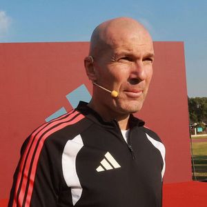 Zinedine Zidane visite l'université Jiao Tong de Shanghai en Chine - 30/11/2025.

© Imago/PsnewZ/Bestimage