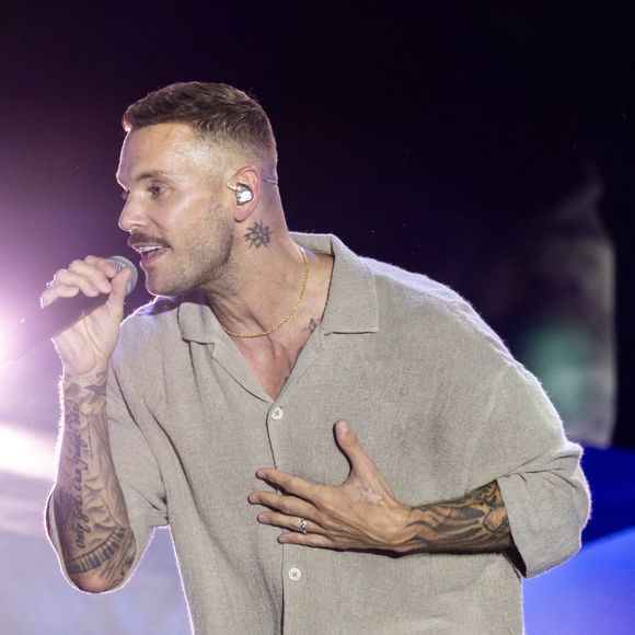 Exclusif - M. Pokora à l'enregistrement de l'émission "L'humour à la plage" pour la 2eme édition du festival de Juan les Pins à la pinède Gould le 27 juin 2025. . L'émission du e gala « L'Humour à la Plage » sera diffusése sur TF1 le 15 juillet à 21h10 pour une soirée unique de rires et de surprises ! © Bruno Bebert / Bestimage