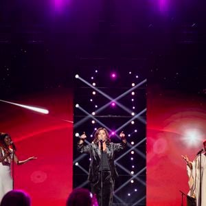 Exclusif - Chimene Badi et ses choristes - Enregistrement de l'émission "La fête de la chanson française" à Paris, présentée par L.Thilleman et A.Manoukian, et diffusée le 20 décembre sur France 3
© Pierre Perusseau / Bestimage