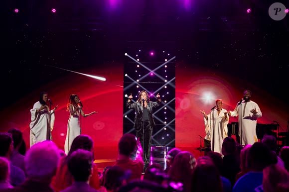 Exclusif - Chimene Badi et ses choristes - Enregistrement de l'émission "La fête de la chanson française" à Paris, présentée par L.Thilleman et A.Manoukian, et diffusée le 20 décembre sur France 3
© Pierre Perusseau / Bestimage