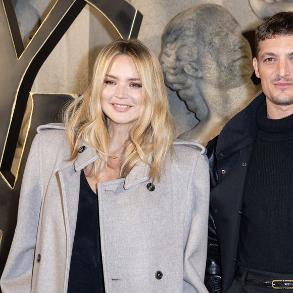Virginie Efira et son compagnon Niels Schneider - Photocall du défilé de mode prêt-à-porter automne-hiver 2023/2024 "Saint Laurent" lors de la Fashion Week de Paris. Le 28 février 2023. © Olivier Borde / Bestimage