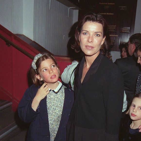 Caroline de Monaco et sa fille Charlotte Casiraghi à Londres, au théâtre Sadler’s Wells, le 4 mai 1995.
Crédit : Alpha Agency/Bestimage