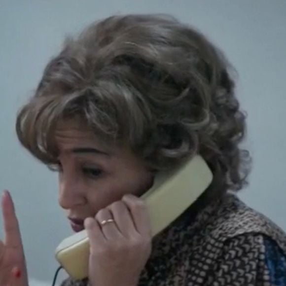 Leïla Bekhti mise à l'honneur dans "20h30, le dimanche" ce 16 mars 2025 - extrait du film "Ma Mère, Dieu et Sylvie Vartan" de Ken Scott.