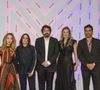 Karin Viard portait elle aussi une tenue partiellement composée de dentelle
Minkie Spiro, Pamela Adlon, Victor Le Masne, Karin Viard et Ignacio Serricchio au photocall de la cérémonie de clôture du festival Series Mania à Lille le 28 mars 2025.
© Stéphane Vansteenkiste / Bestimage