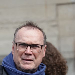 De nombreux consommateurs dénoncent des prélèvements mensuels qu’ils estiment avoir souscrits sans en avoir pleinement compris les modalités.

Julien Lepers lors des funérailles d'Humbert Ibach à l'église Notre-Dame-d'Auteuil à Paris, en France, le 12 mai 2025. Humbert Ibach, célèbre producteur français, surnommé « Mémé », est décédé à l'âge de 88 ans. Photo de Nasser Berzane/ABACAPRESS.COM