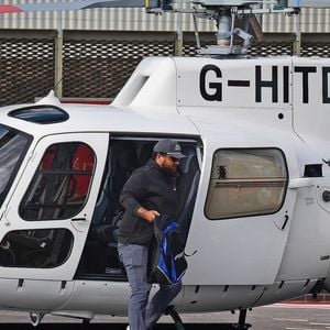 Tom Cruise au Heliport de Londres, avec son fils Connor. Backgrid UK/ Bestimage
