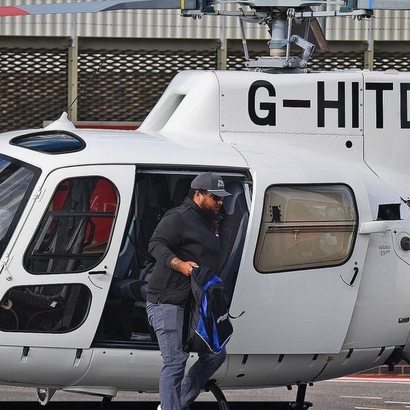 Tom Cruise au Heliport de Londres, avec son fils Connor. Backgrid UK/ Bestimage