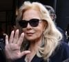 Attendu pour le 8 mai prochain, ce bel objet inclura notamment un double CD, un DVD et un livret photos.

Sylvie Vartan - Les célébrités arrivent au défilé Stéphane Rolland à la Salle Pleyel, "Collection Haute Couture Printemps/Eté 2025" lors de la Fashion Week de Paris (PFW), le 28 janvier 2025. 
© Denis Guignebourg / Bestimage