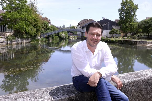 Exclusif - Julien Dassin lors de la 37ème édition du salon du livre de Cosne-Cours-sur-Loire, France, le 1er juin 2025. © Cédric Perrin/Bestimage