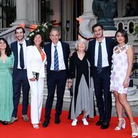 Famille Kretz : Un mois après avoir annoncé attendre un enfant, une douce photo de bébé publiée par l’un des membres !