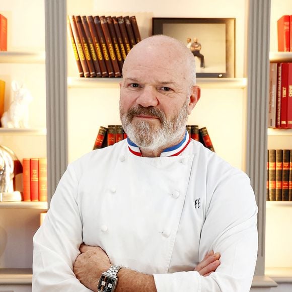 Il présente "Cauchemar en cuisine" et officie dans "Top Chef".

Exclusif - Philippe Etchebest ouvre son nouveau restaurant haut de gamme dans une maison du centre ville de Bordeaux et l'ont appelé " La maison Nouvelle". © Fabien Cottereau/Bestimage