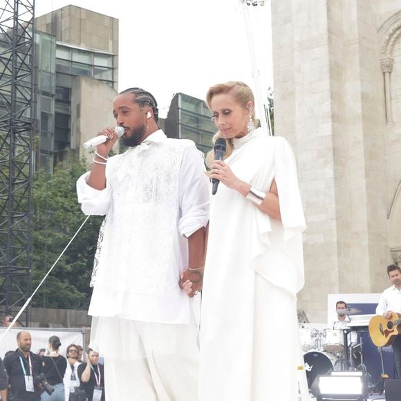 Lara Fabian et Slimane, une belle complicité artistique née de leur admiration mutuelle et de leur passion commune pour la musique.

Slimane, Lara Fabian lors du dernier relais de La Flamme Olympiques avant la cérémonie d'ouverture des Jeux Olympiques (JO) de Paris à Saint-Denis, Seine Saint-Denis, France. © Melloul-Tribeca/Bestimage
