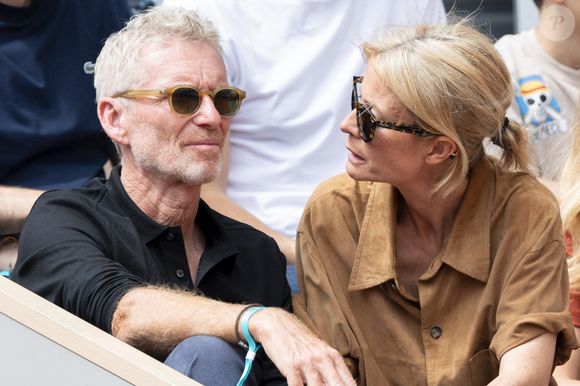 Denis Brogniart et sa femme Hortense Borgniart dans les tribunes lors des Internationaux de France de Tennis de Roland Garros 2025 à Paris, le 29 mai 2025.
© Moreau / Jacovides / Bestimage