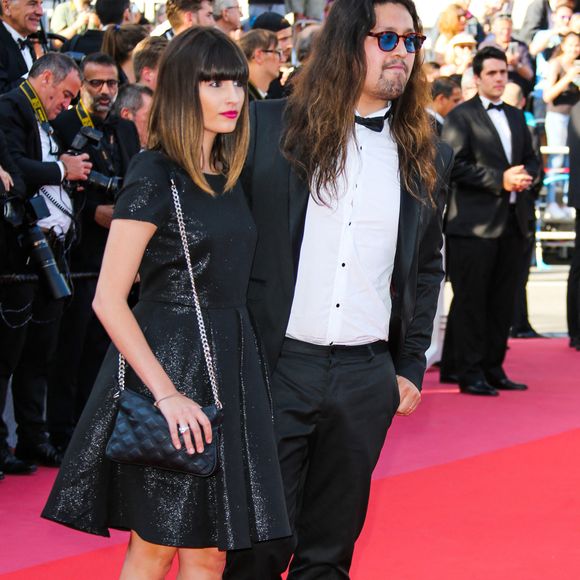 C'est avec sa compagne Aurélie Bossu, surnommée Lilou, qu'il a effectué ce retour aux sources.

Le musicien français Lulu Gainsbourg et sa femme Aurélie Bossu posent à leur arrivée le 19 mai 2018 pour la cérémonie de clôture et la projection du film 'L'homme qui tua Don Quichotte' lors de la 71e édition du Festival de Cannes à Cannes, dans le sud de la France. Photo by David Boyer/ABACAPRESS.COM