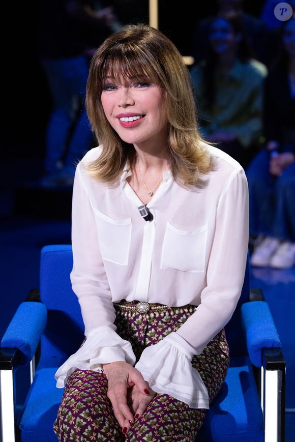 Exclusif - Isabelle Morizet (Karen Cheryl) lors de l'enregistrement de l'émission "La Boîte à secrets", présentée par F.Bollaert et diffusée le 16 janvier 2026 sur France 3, dans les studios du Lendit à Saint-Denis, France, le 16 décembre 2025. © Cyril Moreau/Bestimage
