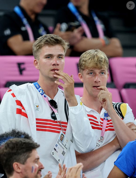 Prince Gabriel de Belgique, Prince Emmanuel de Belgique en tribunes pendant l'épreuve de basketball féminin Demi-Finale opposant la France à la Belgique (81-75) lors des Jeux Olympiques de Paris 2024 (JO) à l'Arena Bercy, à Paris, France, le 9 août 2024. © Jacovides-Perusseau/Bestimage
