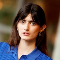 Marguerite avec les lycéens à la place de la Bastille à Paris, elle encourage leur mouvement : "Vous allez tout changer"