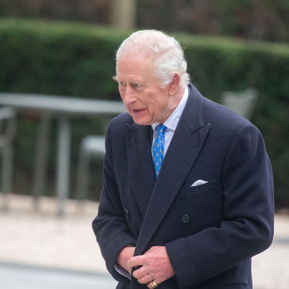 En visite dans le Centre d'études sur les blessures de l'Imperial College de Londres, le Souverain a évoqué les Invictus Games avec un ancien athlète, David Henson.

Le roi Charles III d'Angleterre, quitte le Centre d'études sur les blessures de l'Imperial College de Londres, Royaume Uni, le 19 février 2025, après une visite visant à voir comment les leçons tirées des conflits passés sont appliquées pour venir en aide aux blessés en Ukraine. © Tayfun Salci/ZUMA Press Wire/Bestimage