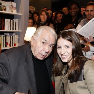 Michel Galabru et sa petite fille Sophie Galabru à la 33eme édition du Salon du Livre de la porte de Versailles a Paris le 24 mars 2013. CEDRIC PERRIN / BESTIMAGE