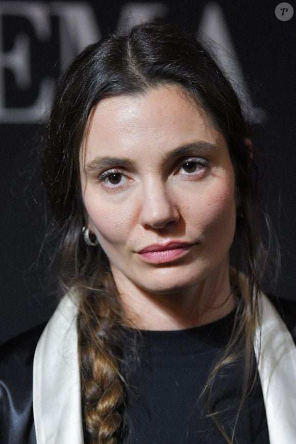 Lola Quivoron lors de la remise du Prix André Bazin des Cahiers du Cinéma à La Coupole à Paris, France, le 12 décembre 2024. Photo par Aurore Marechal/ABACAPRESS.COM