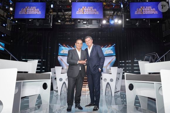 Sur Instagram, il prend la pose un bébé dans les bras.

Exclusif - Laurent Fontaine, Pascal Bataille - Enregistrement de l'émission "Y'a que la vérité qui compte", présentée par L.Fontaine et P.Bataille, et diffusée sur C8 à partir du 12 octobre
© Jack Tribeca / Bestimage
