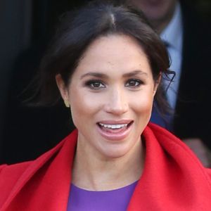 Le prince Harry, duc de Sussex,  et Meghan Markle, duchesse de Sussex,  enceinte, lors d'une visite à Birkenhead le 14 janvier 2019. 
Backgrid USA / Bestimage
