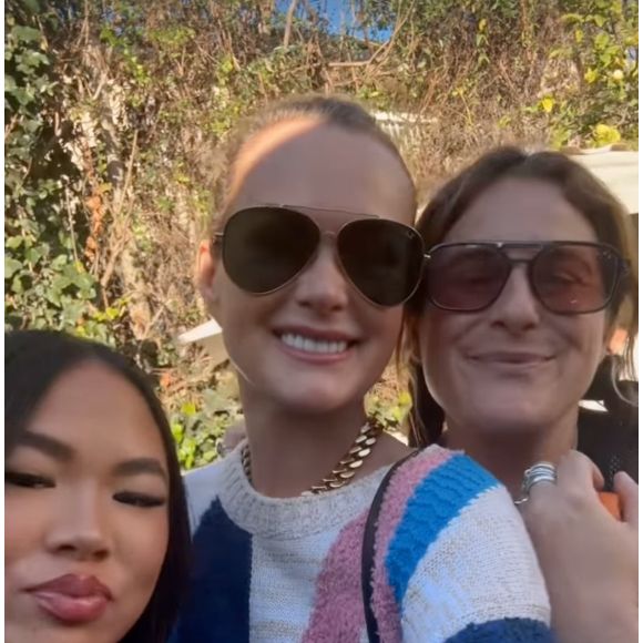 "Joyeux anniversaire ma Talie. Tendresse infinie pour toi aujourd'hui et toujours. Nous t'aimons", a t-elle glissé en légende d'une de ses publications.

Laeticia Hallyday à l'anniversaire de son amie Talie accompagnée par ses deux filles Jade et Joy. (Capture d'écran Instagram ce lundi 24 février 2025).