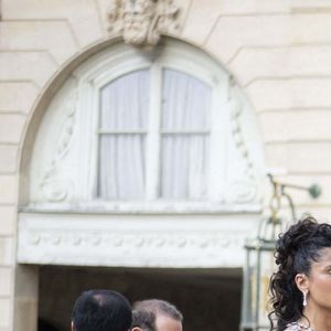 L'actrice américano-mexicaine Salma Hayek (G) et son mari, l'homme d'affaires français François-Henri Pinault, arrivent pour assister à un dîner d'État officiel dans le cadre de la visite d'État de deux jours du président chinois en France, au palais de l'Élysée à Paris, le 6 mai 2024.Photo by Eliot Blondet/ABACAPRESS.COM