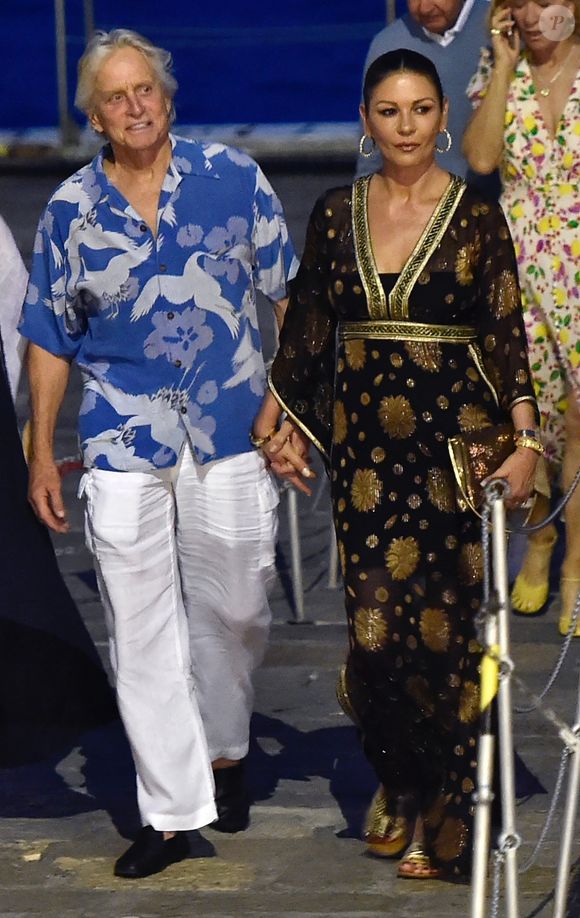 Michael Douglas et sa femme  Catherine Zeta-Jones en vacances à Portofino en Italie le 31 juillet 2019. (Backgrid UK/ Bestimage).