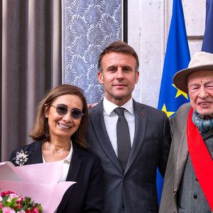 Sabah Abouessalam, le président français Emmanuel Macron et Edgar Morin assistent à la cérémonie au cours de laquelle Edgar Morin a reçu la 'Grande Croix de la Légion d'Honneur' et célèbre son 103e anniversaire, au Palais de l'Elysée, à Paris, France, le 8 juillet 2024. 

Photo par Balkis Press/ABACAPRESS.COM