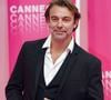 Il doit réaliser une cascade comprenant un passage en hélicoptère, 50 mètres de nage et une montée à la force des bras.

 Patrick Puydebat au photocall de la seconde soirée du festival Canneseries saison 3 au Palais des Festivals à Cannes, le 10 octobre 2020. Canneseries se déroule du 9 au 14 octobre avec des mesures sanitaires importantes dues au COVID-19. © Norbert Scanella / Panoramic / Bestimage